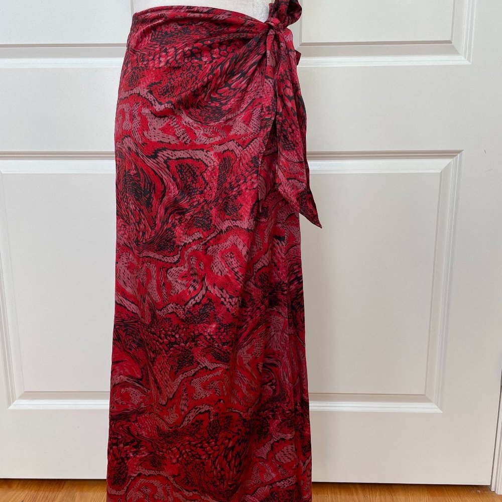 Tie-front printed stretch-silk satin midi skirt from Ganni - Picture 5 of 12